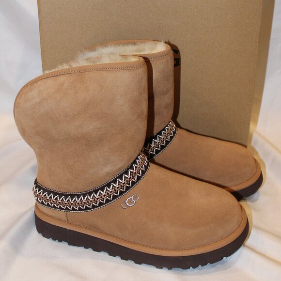 UGG WOMEN'S CLASSIC SHORT CRESCENT SUEDE SHEARLING LINED BOOTS CHESTNUT - Picture 3 of 7